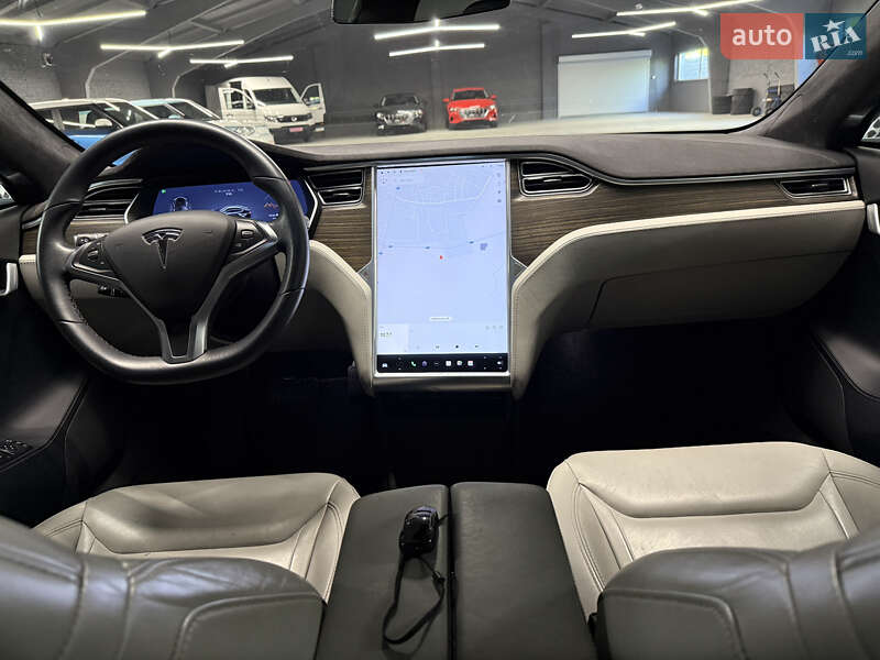 Лифтбек Tesla Model S 2016 в Владимире