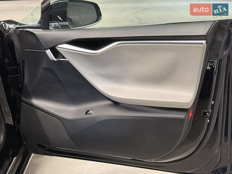 Лифтбек Tesla Model S 2016 в Владимире
