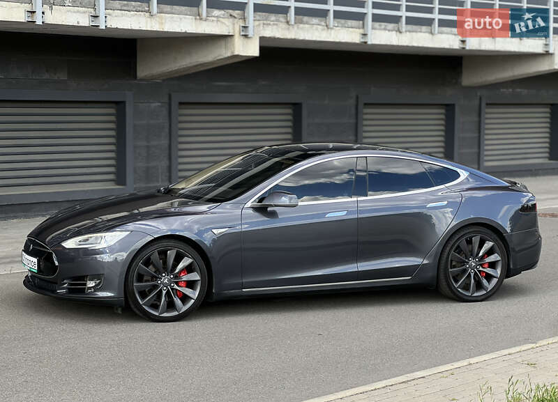 Ліфтбек Tesla Model S 2015 в Києві