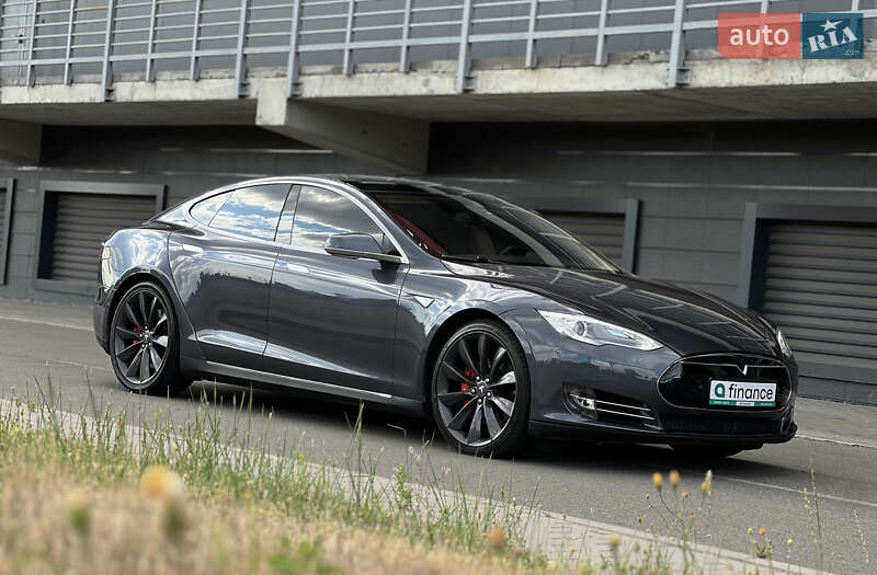 Ліфтбек Tesla Model S 2015 в Києві