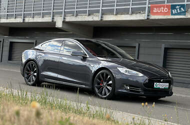 Лифтбек Tesla Model S 2016 в 