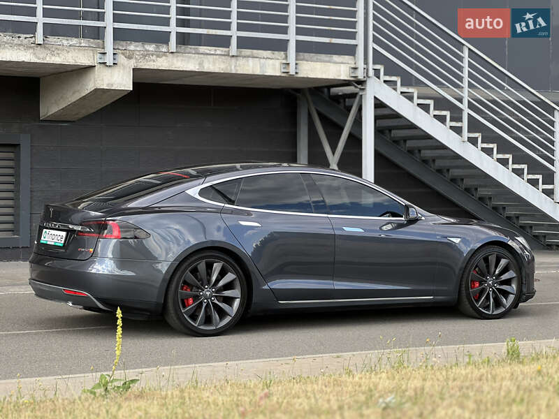 Ліфтбек Tesla Model S 2015 в Києві