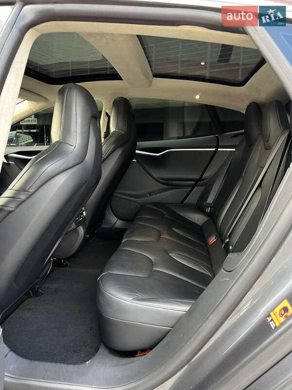 Ліфтбек Tesla Model S 2015 в Києві
