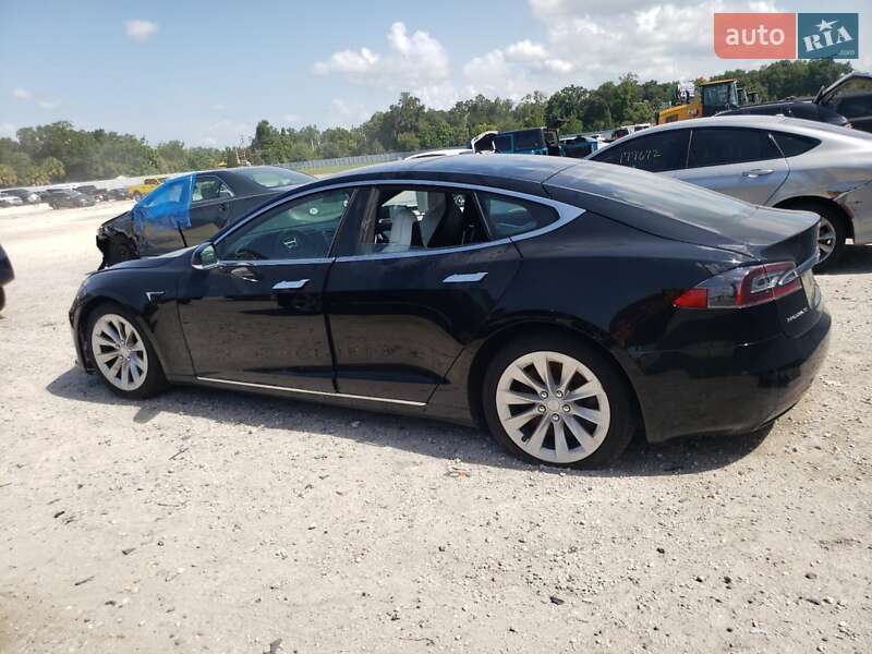 Лифтбек Tesla Model S 2017 в Полтаве