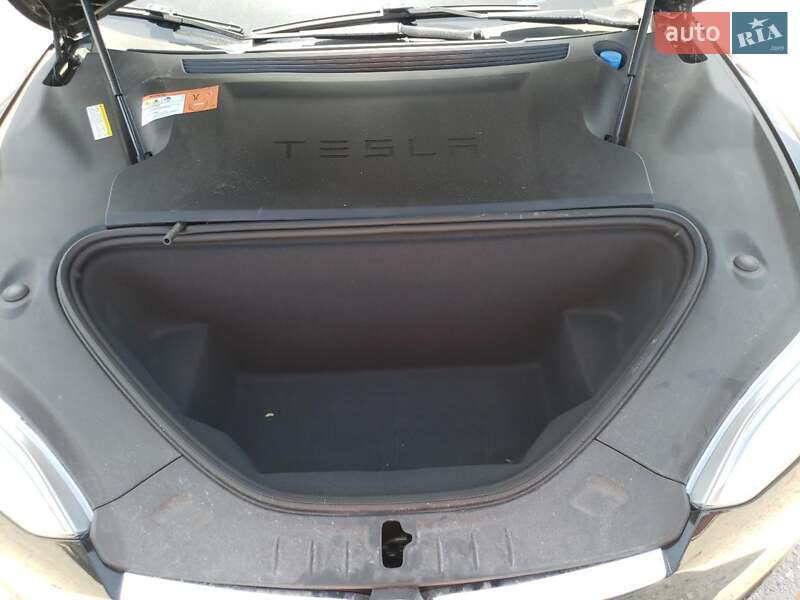 Лифтбек Tesla Model S 2017 в Полтаве