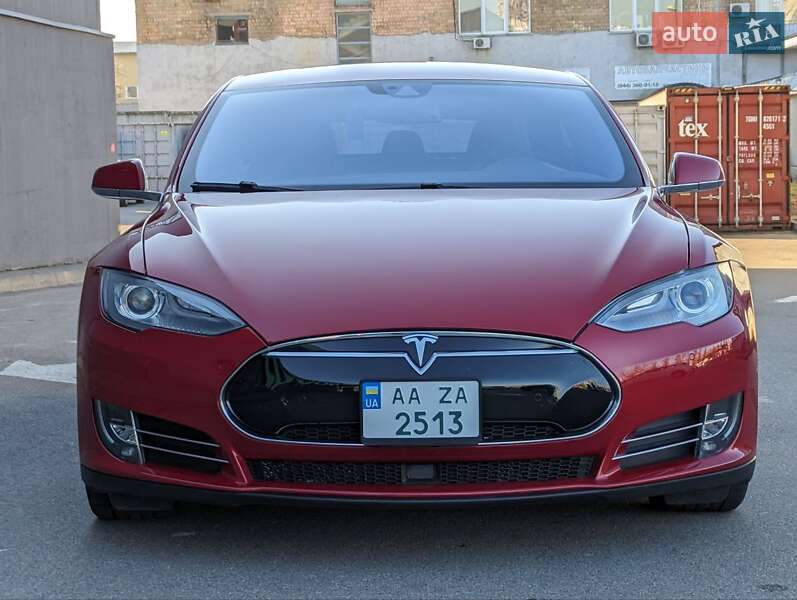 Лифтбек Tesla Model S 2015 в Киеве фото 3 Лифтбек Tesla Model S 2015 в Киеве