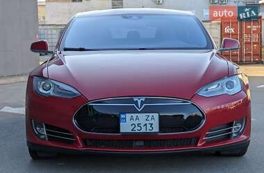 Лифтбек Tesla Model S 2015 в 
