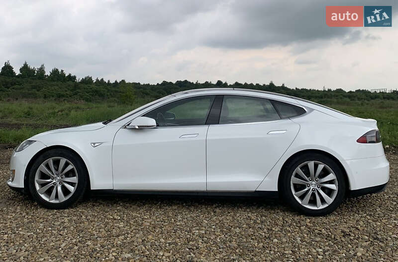 Tesla Model S 2015