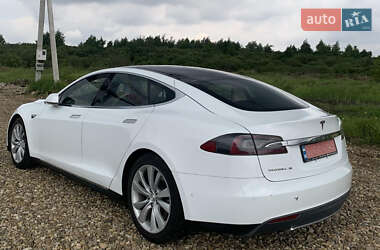 Лифтбек Tesla Model S 2015 в Львове