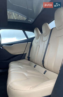 Лифтбек Tesla Model S 2015 в Львове