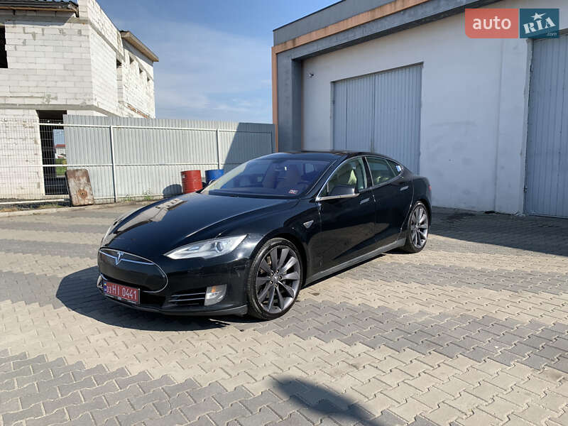 Лифтбек Tesla Model S 2013 в 