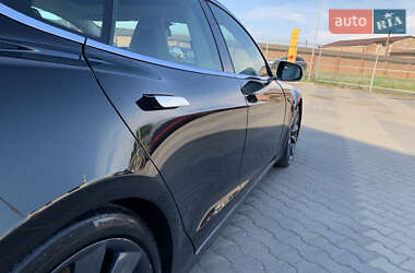 Лифтбек Tesla Model S 2013 в 