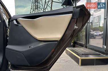 Лифтбек Tesla Model S 2013 в 