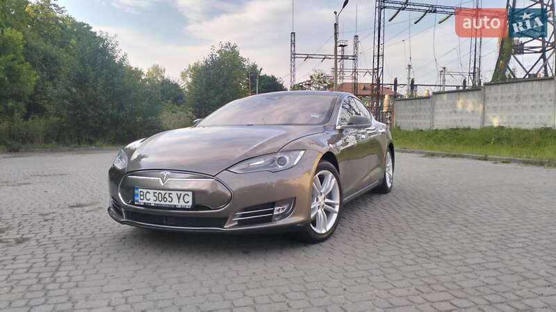 Ліфтбек Tesla Model S 2015 в Львові