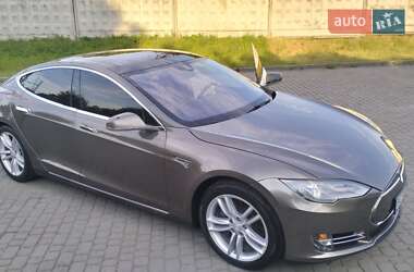 Ліфтбек Tesla Model S 2015 в Львові