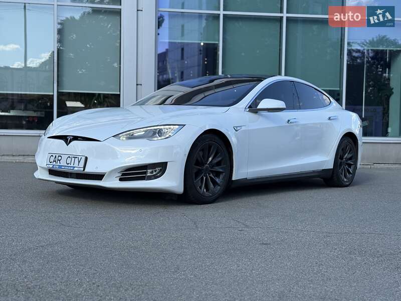 Ліфтбек Tesla Model S 2016 в Києві