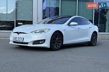 Лифтбек Tesla Model S 2016 в 