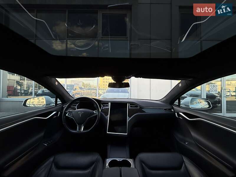 Ліфтбек Tesla Model S 2016 в Києві
