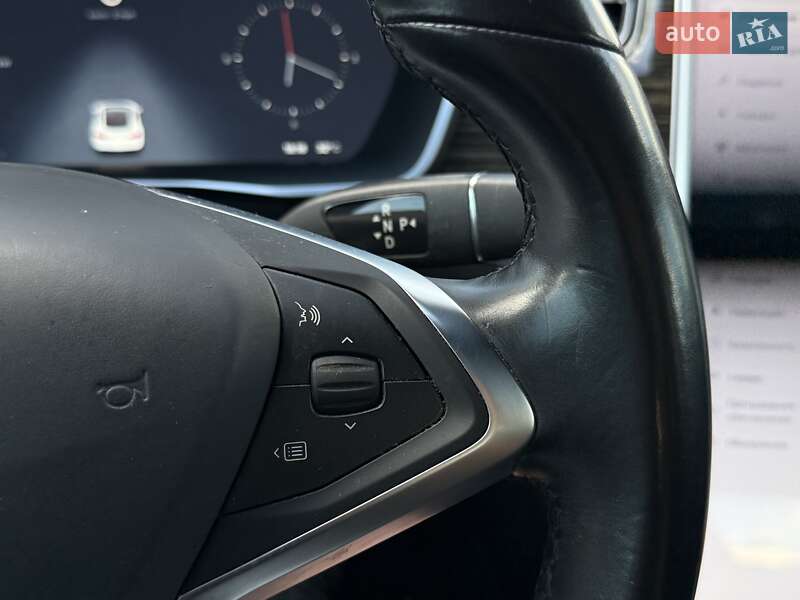 Ліфтбек Tesla Model S 2016 в Києві
