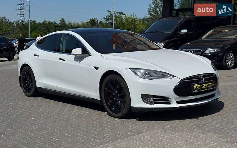 Tesla Model S 2015