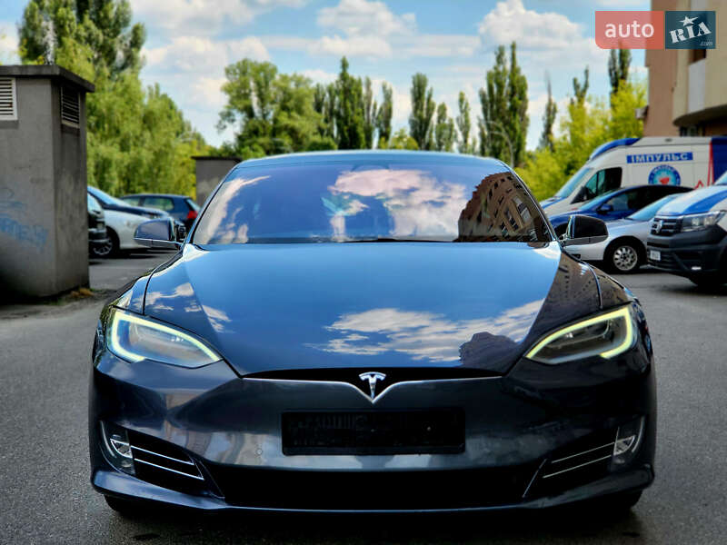Tesla Model S 2018