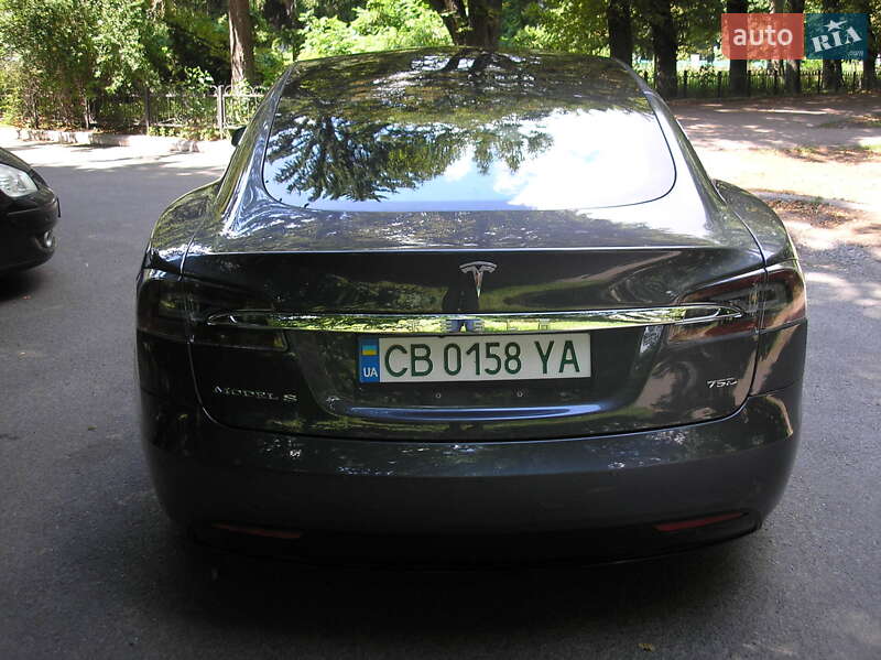 Ліфтбек Tesla Model S 2017 в Ніжині