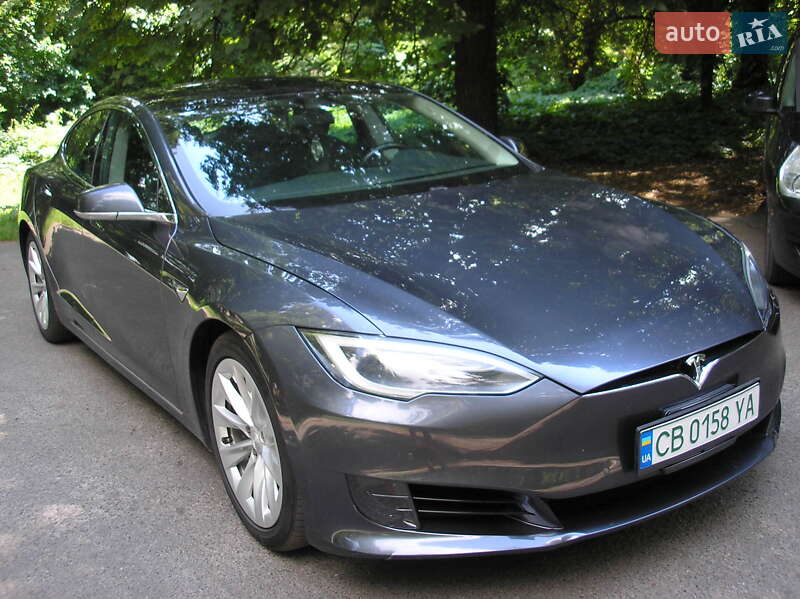 Лифтбек Tesla Model S 2017 в 