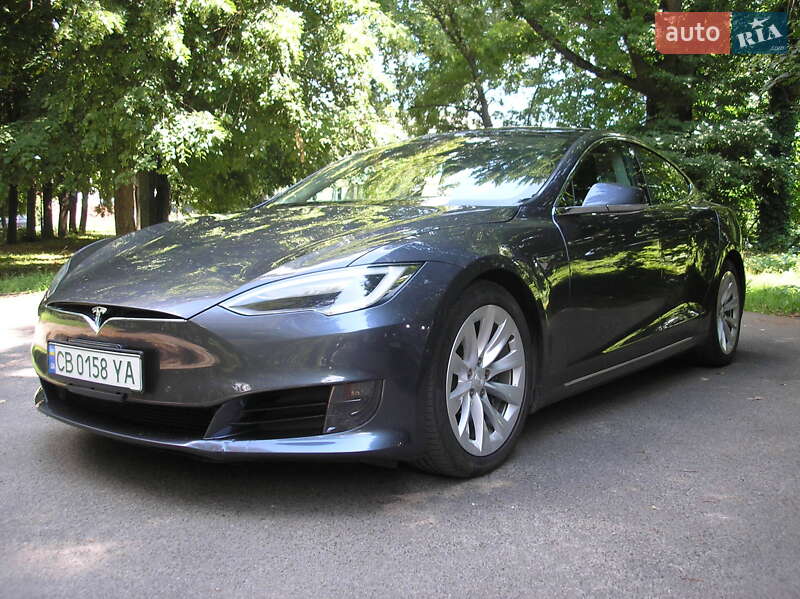 Ліфтбек Tesla Model S 2017 в Ніжині