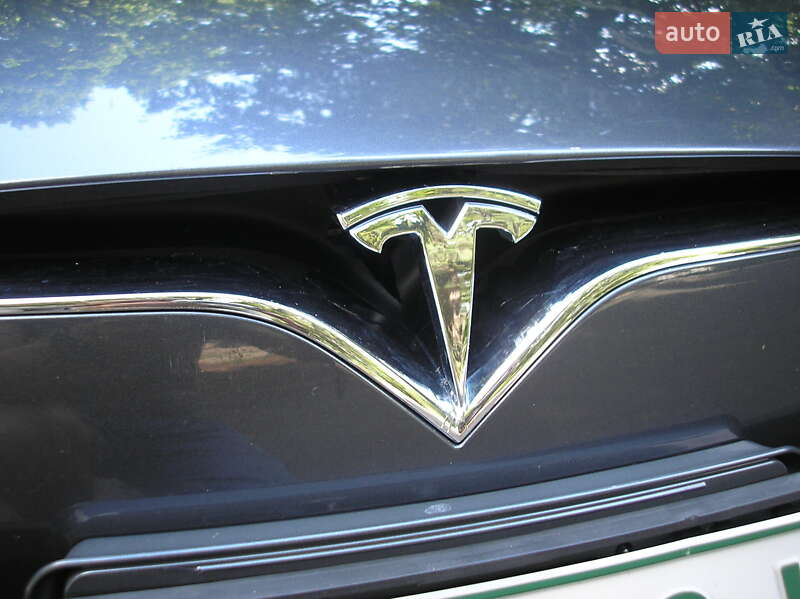 Ліфтбек Tesla Model S 2017 в Ніжині