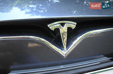 Лифтбек Tesla Model S 2017 в 