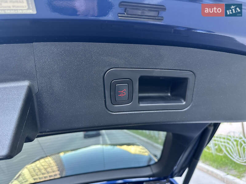 Лифтбек Tesla Model S 2017 в Киеве фото 10 Лифтбек Tesla Model S 2017 в Киеве