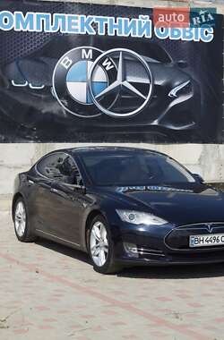 Хэтчбек Tesla Model S 2014 в 