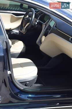 Хэтчбек Tesla Model S 2014 в 