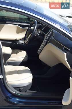 Хэтчбек Tesla Model S 2014 в 