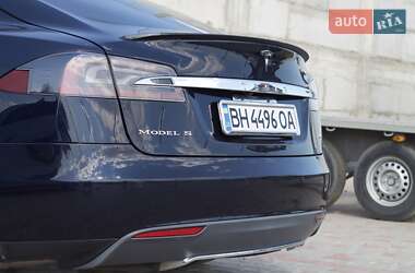 Хэтчбек Tesla Model S 2014 в 