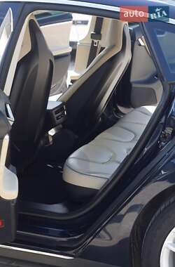 Хэтчбек Tesla Model S 2014 в 