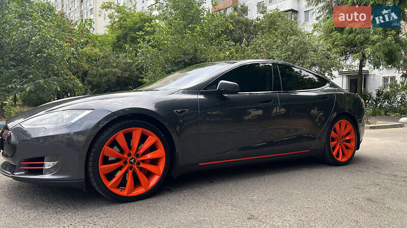 Ліфтбек Tesla Model S 2015 в Одесі