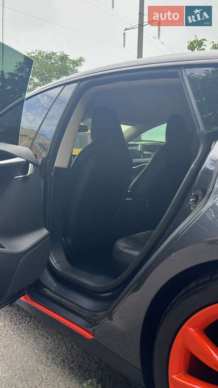 Ліфтбек Tesla Model S 2015 в Одесі