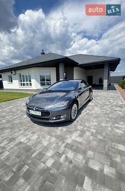 Лифтбек Tesla Model S 2015 в Киеве