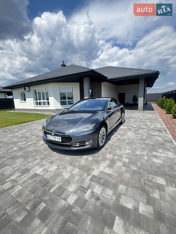 Tesla Model S 2015