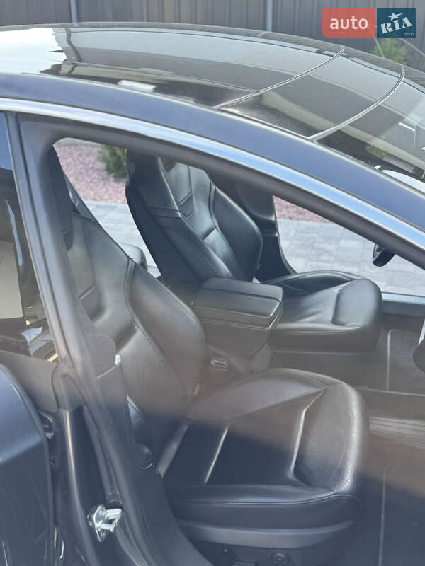 Лифтбек Tesla Model S 2015 в Киеве