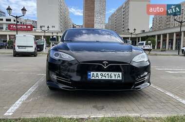 Лифтбек Tesla Model S 2015 в 
