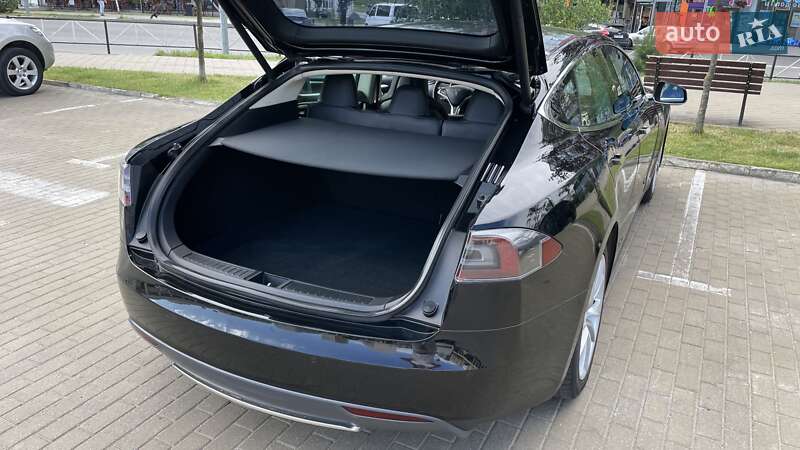 Лифтбек Tesla Model S 2015 в Хмельницком