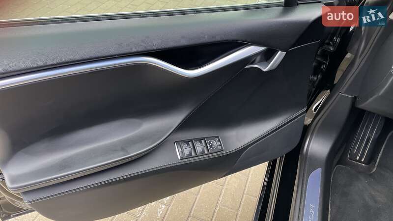 Лифтбек Tesla Model S 2015 в Хмельницком