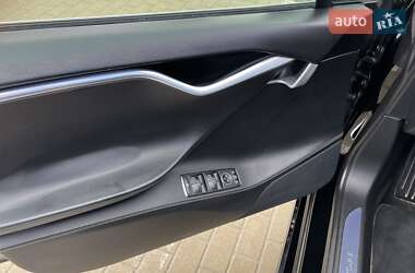Лифтбек Tesla Model S 2015 в 