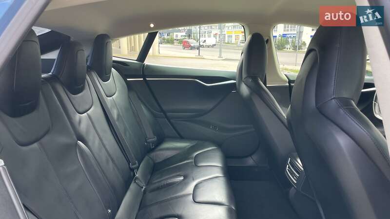 Лифтбек Tesla Model S 2015 в Хмельницком