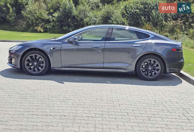 Лифтбек Tesla Model S 2018 в Киеве
