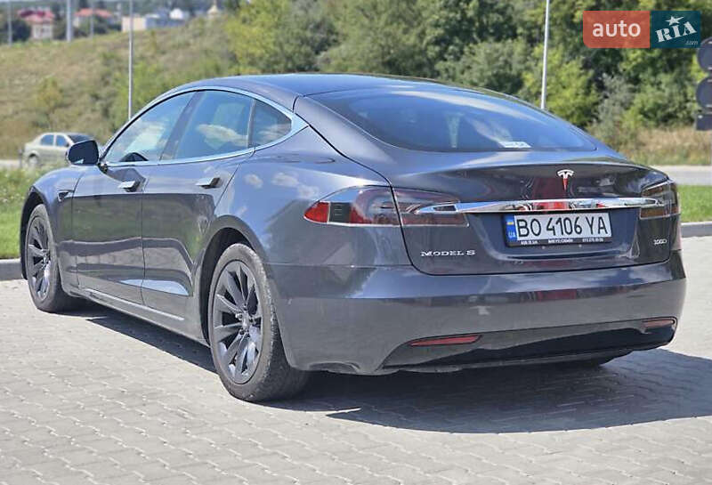 Лифтбек Tesla Model S 2018 в Киеве