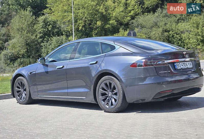 Лифтбек Tesla Model S 2018 в Киеве