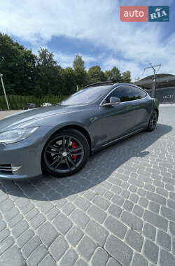 Лифтбек Tesla Model S 2014 в 